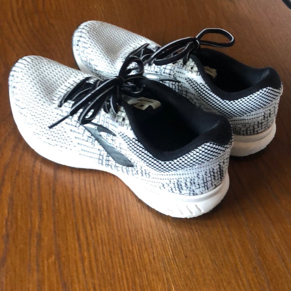 Brooks women’s sneakers, size 7, black and white revel 3